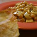 Kichererbsen-Curry mit Tofu und frittiertem Brot