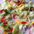 Gurken-Paprika-Salat mit Radieschenkresse