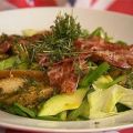 Englischer Salat mit Speck und Birnen
