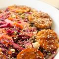 Asiatischer Rotkohlsalat mit Reisnudeln und[...]