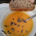 Karotten-Ingwer-Kokos- Suppe