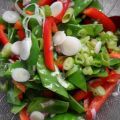 Zuckerschoten-Salat mit roter Paprika