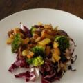 Radicchio-Broccoli-Salat mit knusprigen[...]