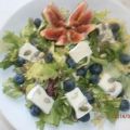 Gemischter Salat mit frischen Früchten und[...]