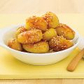 Sesamkartoffeln mit Curry-Möhren-Dip