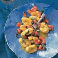 Kürbis-Gnocchi mit Basilikum-Tomaten