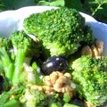Brokkoli-Salat mit Oliven, Walnüssen und[...]