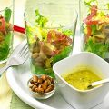 Salat mit Wachtelbohnen und Salamistreifen