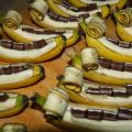 Bananen gefüllt mit Kinderschokolade und[...]