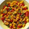 Tomaten-Mirabellen-Salat mit Sesamdressing