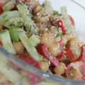 Sommerrezept: Salat mit Kichererbsen und Gurke