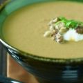 Curry-Kürbis-Suppe mit Walnüssen