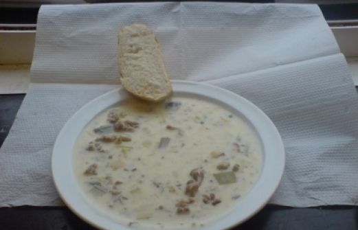 Rezept: Lauchcremesuppe mit Hackfleisch