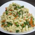 Nudelsalat zu Schwenkbraten, Salat und Baguette