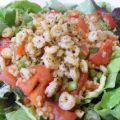 Tomaten-Krabben-Couscous auf Salat