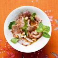 Pikanter Salat mit gegrilltem Fleisch (Yam Muh[...]
