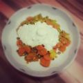 Gemüse-Linsen-Curry mit Joghurt-Minze-Dip