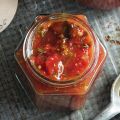 Tomatenkonfitüre mit Chili und Basilikum