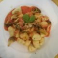 Basilikum-Gnocchi mit Tomaten-Gemüse-Sauce