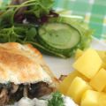 Pilztasche mit Kartoffeln und Kräuterquark