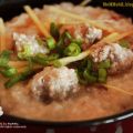 Thai Reis-Congee mit Schweinehackfleischbällchen