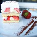 Erdbeer-Biskuit-Dessert mit[...]