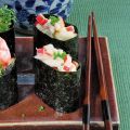 Gunkan-Sushi mit Forellen-Apfel-Salat