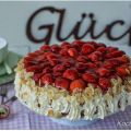 ERDBEERTORTE MIT VANILLECREME