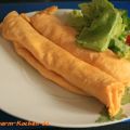 Eierkuchen mit grünem Salat