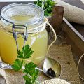 Basic Chicken Soup . Hühnersuppe das[...]