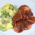 Currywurstpfanne zu Kartoffel-Gurken-Salat