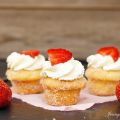 Mini Donut-Muffins mit Erdbeeren