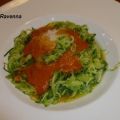 Zuchinispaghetti mit frischer Tomatensauce