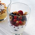 Beeren-Dickmilch mit Streuseln