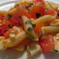 Pennette mit geschmolzenen Tomaten