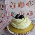 Heidelbeer-Cupcake mit Frischkäse-Frosting