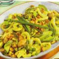 Curry-Nudel-Salat mit Erdnüssen