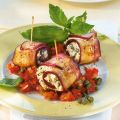 Auberginenröllchen auf Paprika