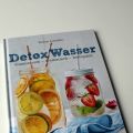Detox Wasser mit Erdbeeren, Zitrone und Minze -[...]