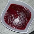 Rote Grütze mit Vanillesauce