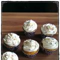 Cupcakes mit Sahnetopping