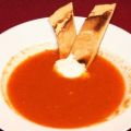 Paprikasuppe mit Pfannkuchenstreifen