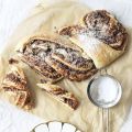 Hefe - Striezel mit Schokoladen - Nuss - Füllung