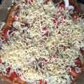 Low-Carb-Pizza mit viel Käse