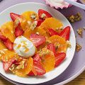Erdbeer-Orangen-Carpaccio mit Walnusskrokant