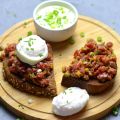 Rindertatar auf gegrilltem Bauernbrot mit[...]