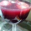 Sangria mit Erdbeeren, Ananas und Maraschino[...]