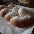 Germstriezel mit Zucker-Zimt-Kakao-Füllung