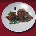 Saltimbocca mit Soße und Gemüse (Ramona Leiß)