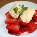 Dessert: Frischkäse-Klößchen mit Erdbeeren